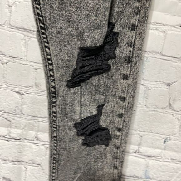 ASOS Black Distressed Acid Washed Jean Waist - Picture 6 of 16